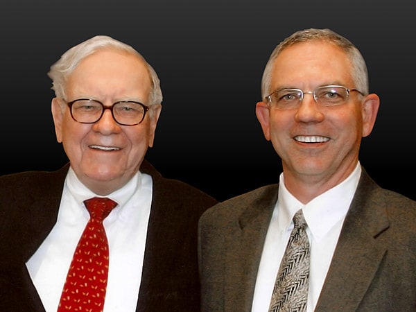Photo of Warren Buffett and Glenn Smith